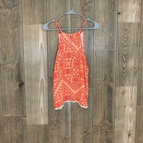 𝅺GUESS Tank Sz L - Picture 3 of 3